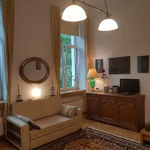 Leonardo Apartment